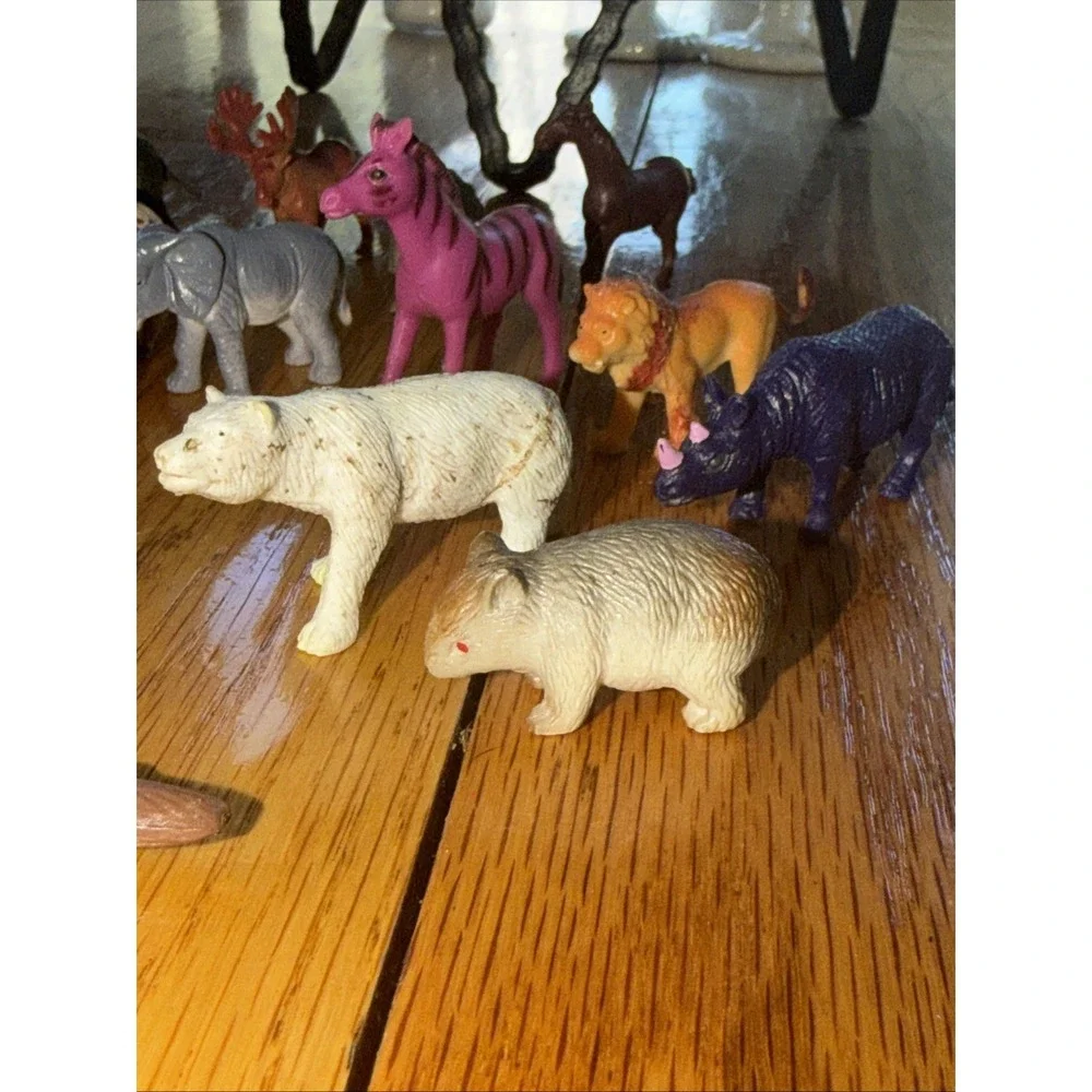 Lot Of Small Plastic Safari Zoo Wildlife Figures 17 Total All Colors And Species